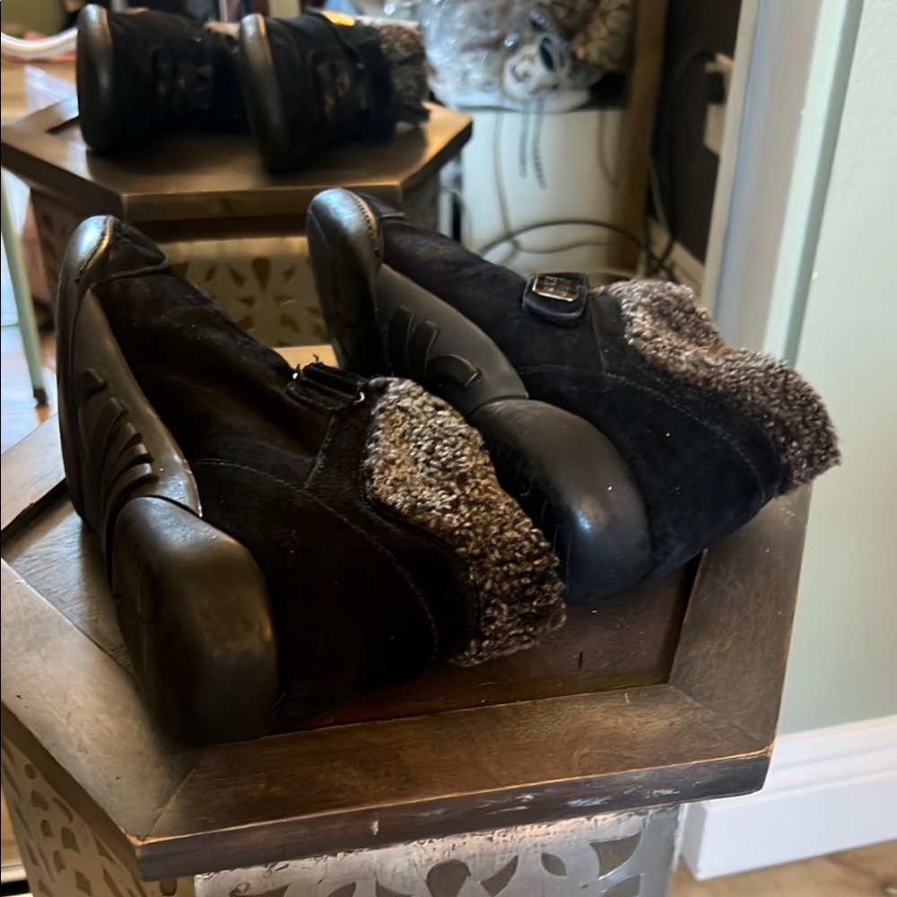 π 1 hour sale. Stuart Weitzman, 9.5, Black suede High-Top Sneakers, faux fur - Picture 5 of 10